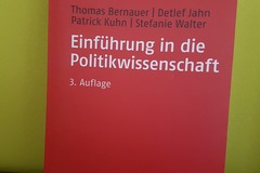 Libri / letteratura : Einführung in die Politikwissenschaft